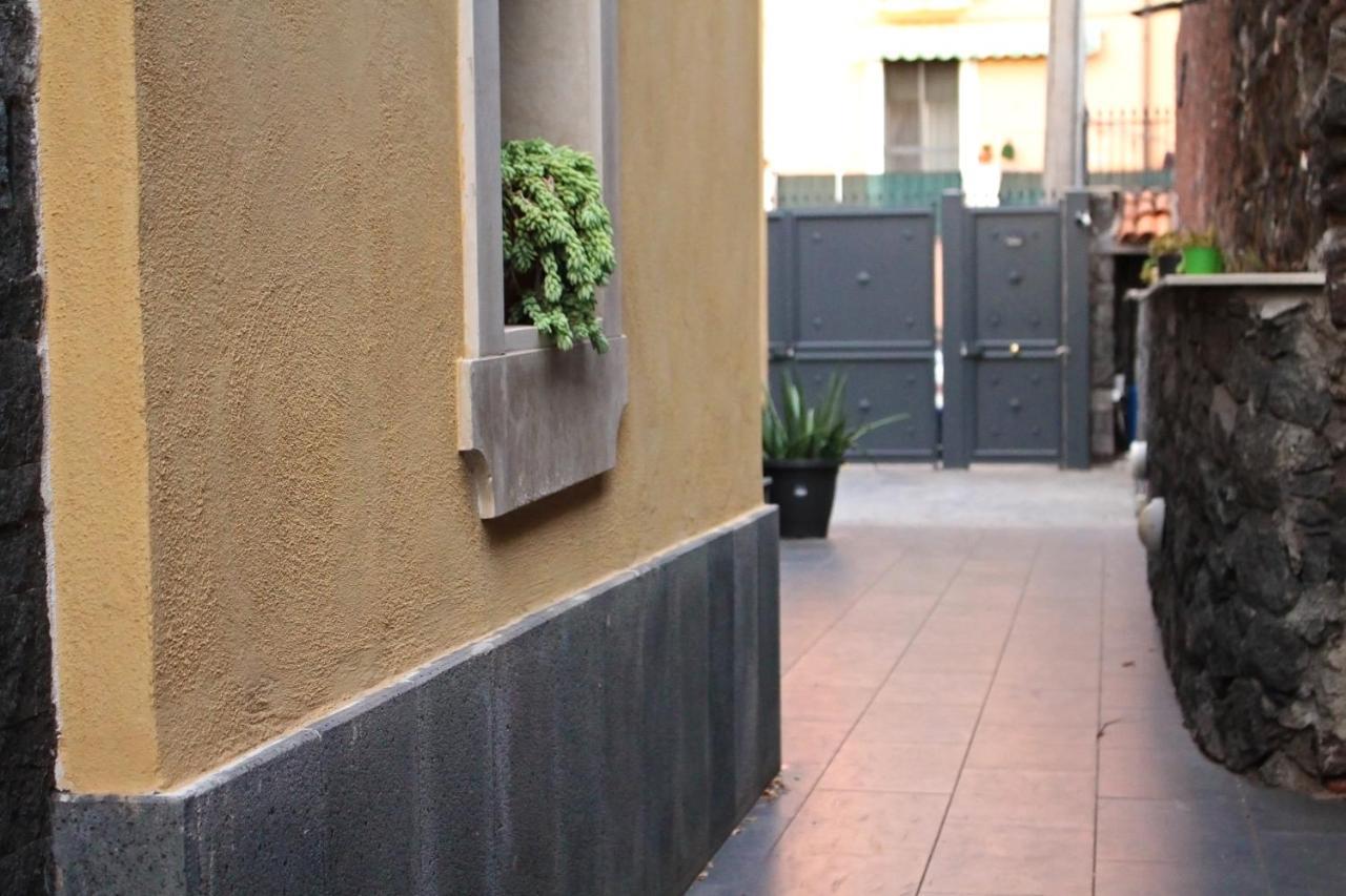 La Pietra Nera - Etna Home Catania-Fontanarossai nemzetközi repülőtér Kültér fotó