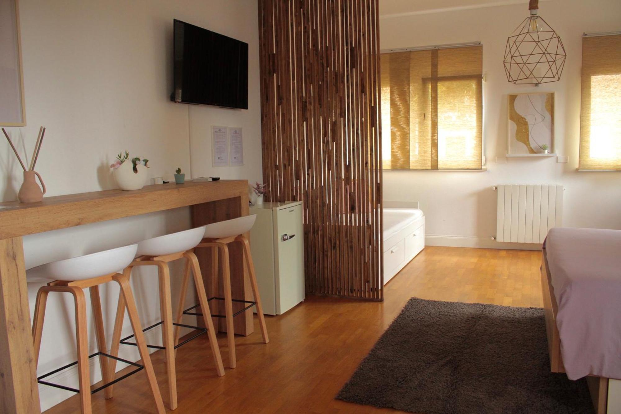 La Pietra Nera - Etna Home Catania-Fontanarossai nemzetközi repülőtér Kültér fotó
